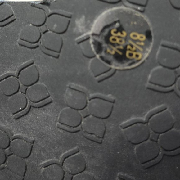 (NWOB) BCBG Max Azria Cream Patent Leather Pointy Toe Slingbacks 8.5B - Picture 16 of 16